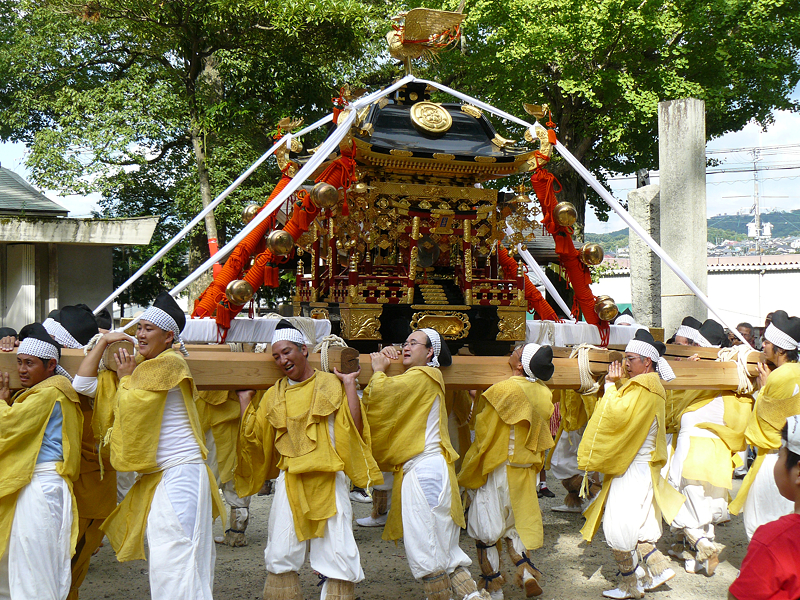 公智神社の神輿